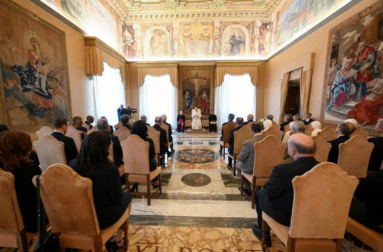El Papa a los escritores de La Civiltà Cattolica: 'Transmitan la mirada de Cristo' El Papa a los escritores de La Civiltà Cattolica: 'Transmitan la mirada de Cristo'