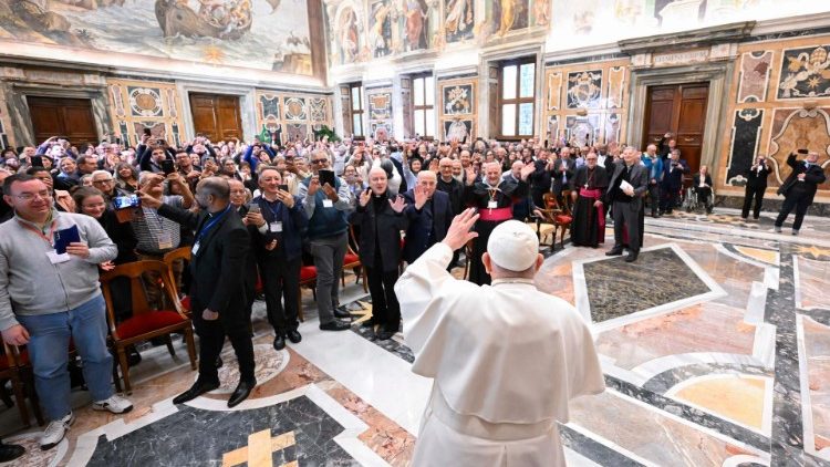 El Papa, a los josefinos: "Sean testigos creíbles del amor de Dios"