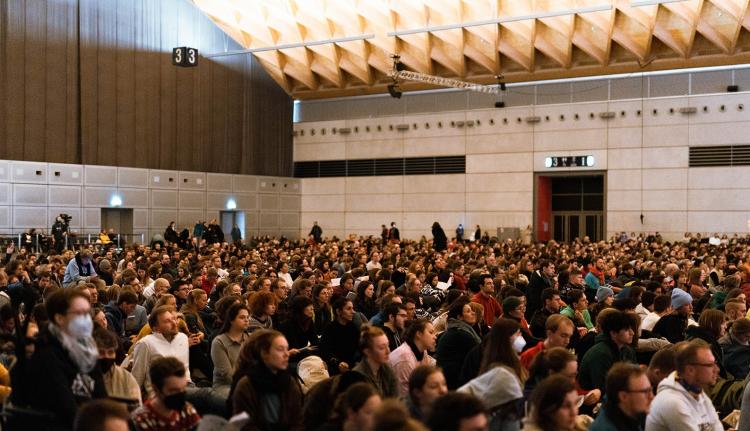 El Papa, a los jóvenes de Taizé: 'Atrévete a construir un mundo diferente'