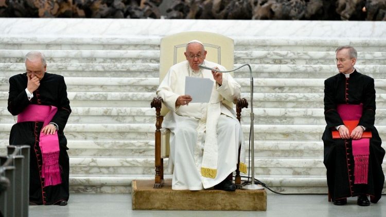 El Papa, a poetas y escritores: la Iglesia necesita de su genialidad