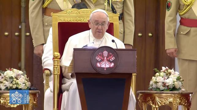 El Papa abogó desde Bahréin por "comprometernos seriamente con la paz"