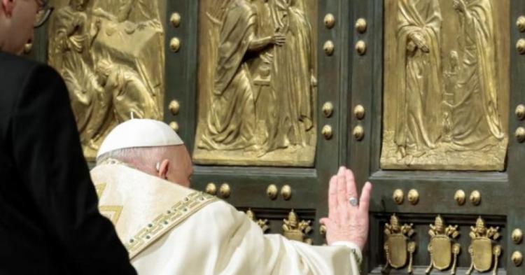 El Papa abrió la Puerta Santa dando inicio al Año Santo de la esperanza