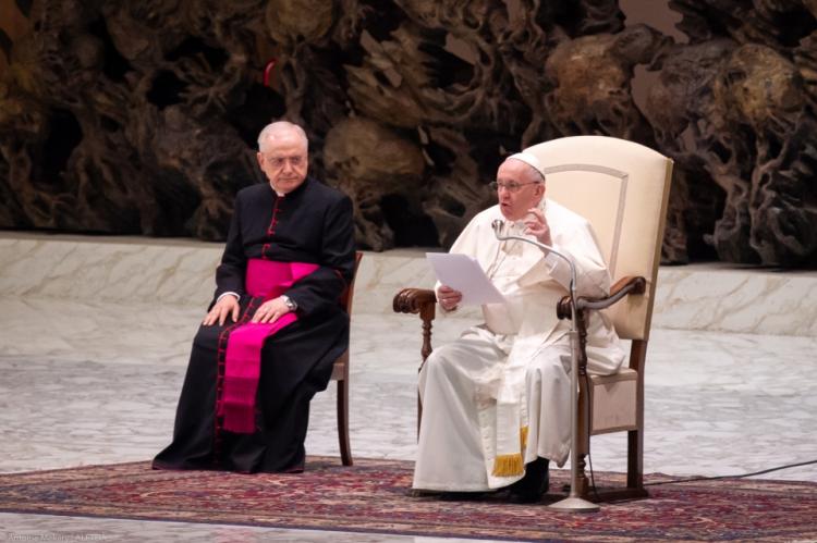 El Papa aconseja a los padres imitar a san José: "rezar, trabajar y amar"