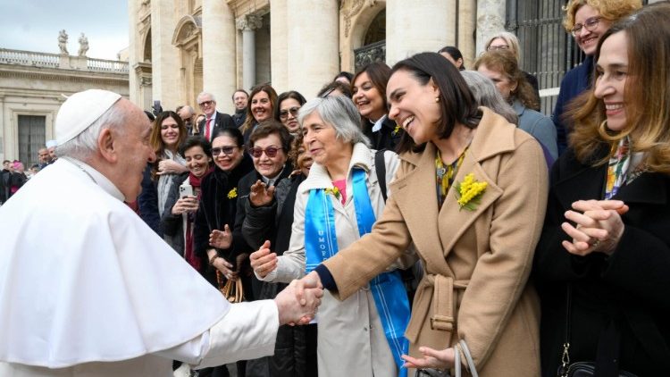 El Santo Padre bendijo a las mujeres y pidió un aplauso para ellas: 'Se lo merecen'