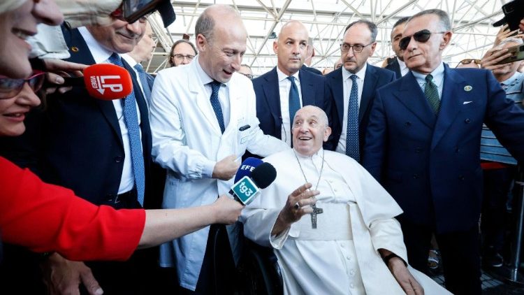 El Papa agradece al personal del hospital Gemelli por los 'cuidados y atenciones fraternos'