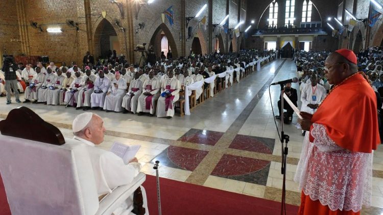 El Papa al clero congolés: "Sean ríos de paz en las áridas estepas de la violencia"