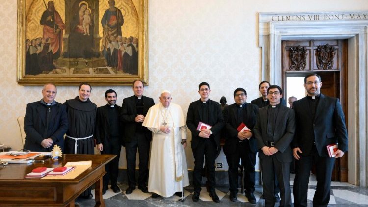 El Papa, al Colegio Sacerdotal Argentino: cercanía al prójimo y cuidado de la vida interior