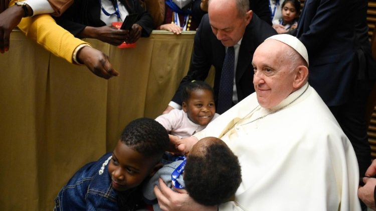 El Papa aseguró que integrar a los refugiados es un camino para el futuro