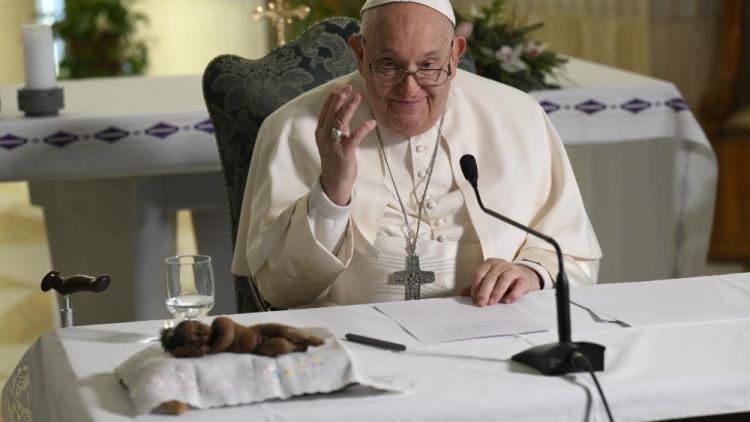 El Papa celebra la maternidad: 'Alabemos a Dios por el milagro de la vida'