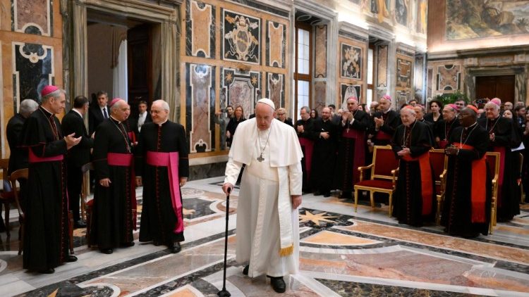 El Papa destacó la "fuerza, fecundidad y actualidad" del pensamiento de Benedicto XVI