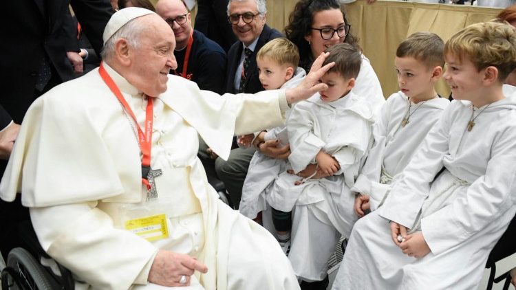 El Papa: 'El canto toca los corazones y profundiza la oración'