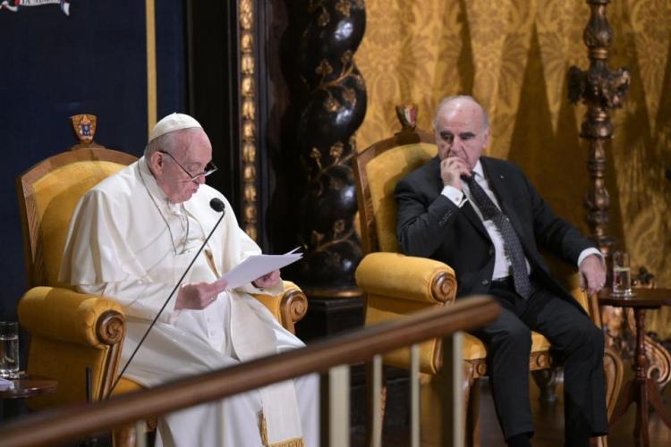 El Papa en Malta: La inmigración, "no es un virus del que hay que defenderse"