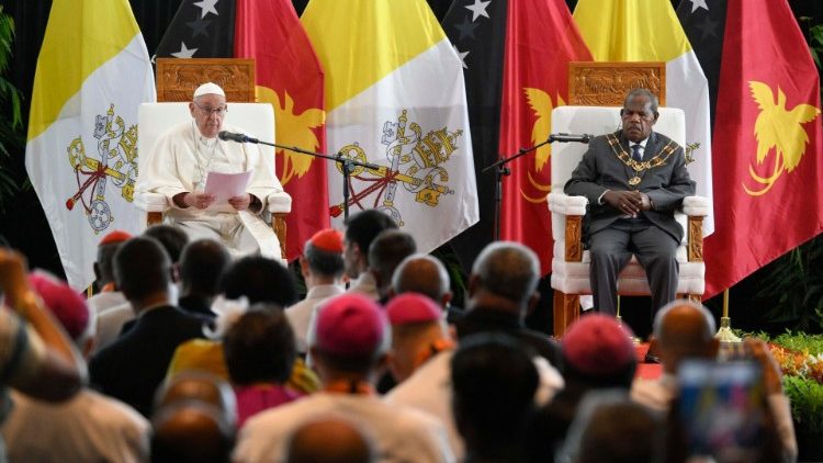 El Papa en Papúa Nueva Guinea: un pueblo que reza tiene futuro