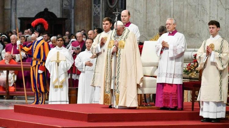 El Papa encomendó a la Virgen a Benedicto XVI