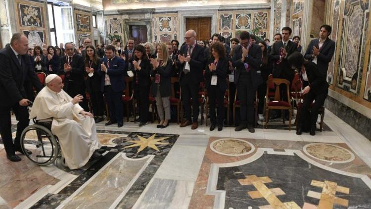 El Papa encomienda a las universidades acercar los universos del saber y de la vida
