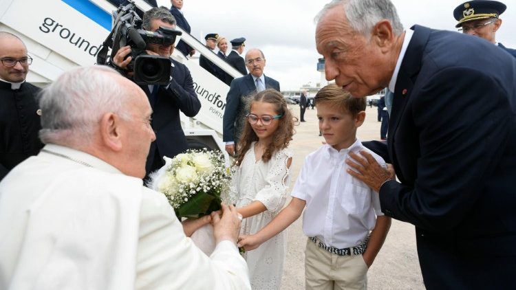 El Papa Francisco llegó a Lisboa para participar en la JMJ