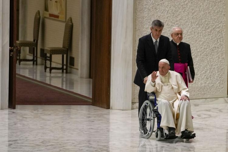 El Papa no viajará a Dubai por recomendación de los médicos