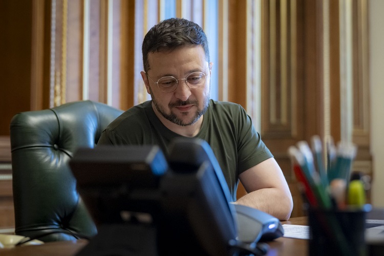 el-papa-habo-por-telefono-con-el-presidente-de-ucrania-KyMb