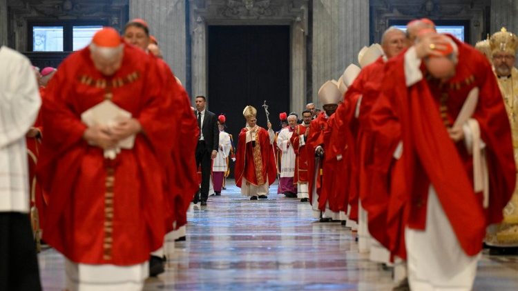 El Papa impuso el palio a 54 nuevos arzobispos, entre ellos dos argentinos El Papa impuso el palio a 54 nuevos arzobispos, entre ellos dos argentinos
