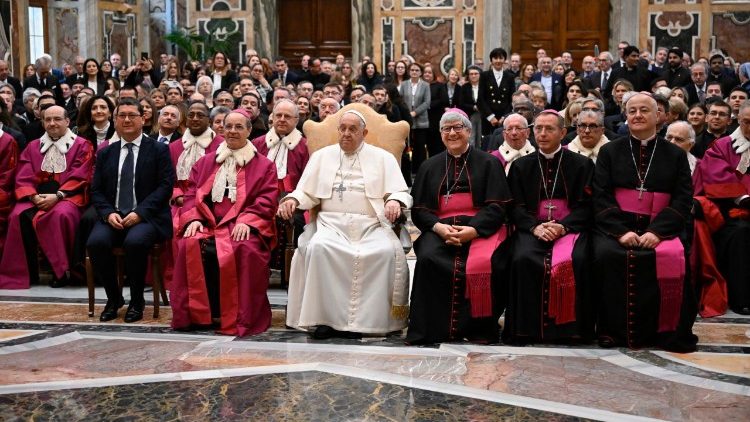 El Papa instó a la Rota Romana a purificar las relaciones interpersonales