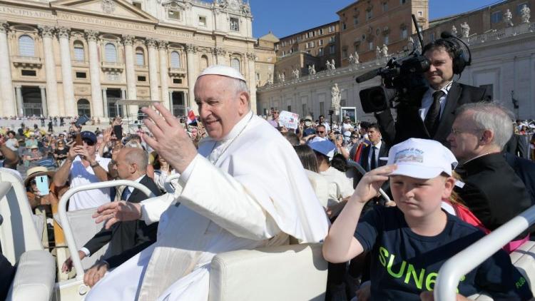El Papa instó a los ancianos a servir a la comunidad a pesar de la edad y los límites cuerpo