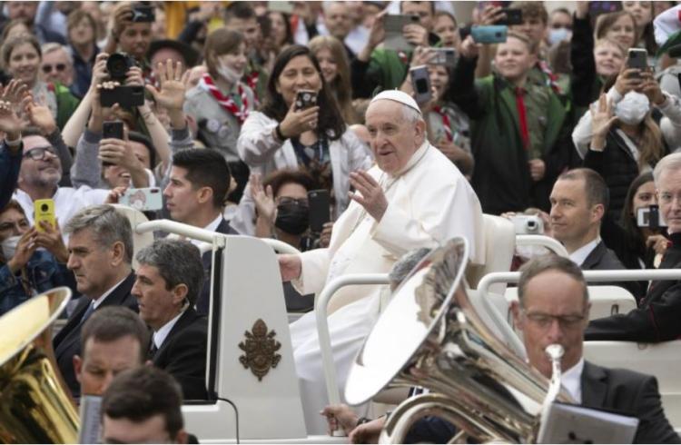 El Papa: La práctica de la fe es un don que siempre merece ser respetado y honrado