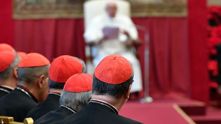 El Papa les pide ayuda a los cardenales para reducir el déficit del Vaticano