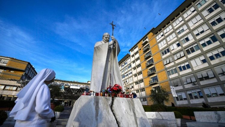 El Papa sigue comunicándose diariamente con la parroquia de Gaza