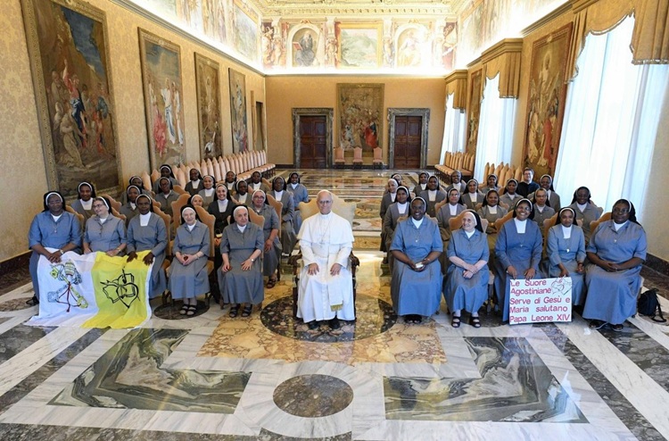 El Papa pide a las Hermanas Agustinas 'paciencia, valentía y perseverancia' El Papa pide a las Hermanas Agustinas 'paciencia, valentía y perseverancia'