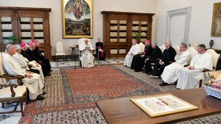 El Papa pide a los religiosos poner a Cristo en el centro de su vida y misión