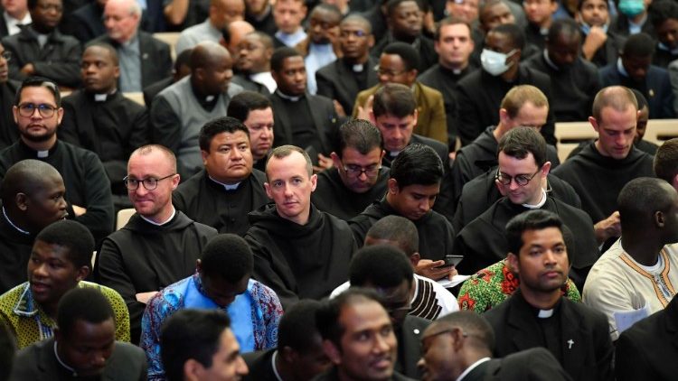 El Papa pide a los seminaristas "asumir el estilo de Dios" que es la cercanía