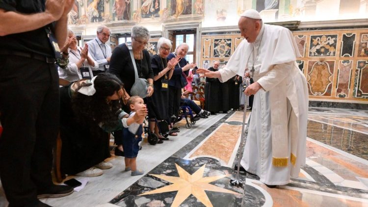 El Papa pide consideración con los que buscan hospitalidad y privilegiar a los pobres