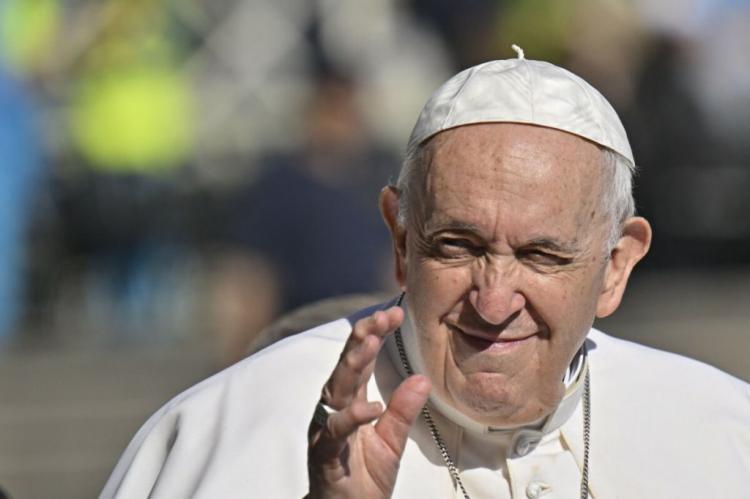 Mejora significativa del Papa: podría ser dado de alta en los próximos días