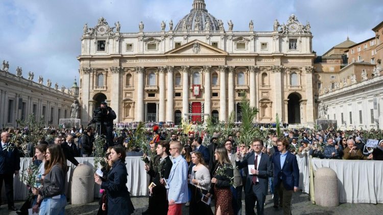 El Papa presidió la celebración del Domingo de Ramos en la Plaza de San Pedro