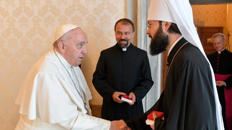 El Papa recibió al representante del Patriarcado de Moscú