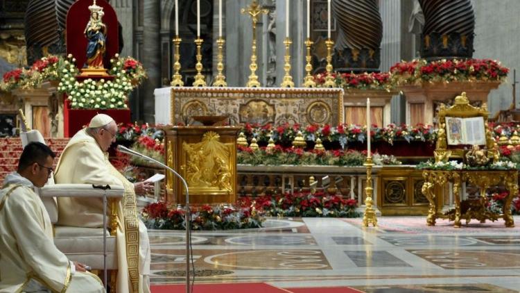 El Papa, sobre Benedicto XVI: "Su persona, tan noble y bondadosa"