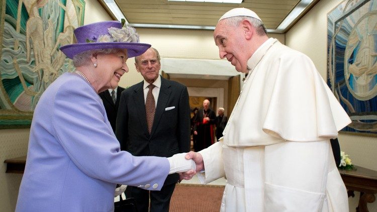 El Papa saludó a Isabel II por el jubileo de platino de su reinado