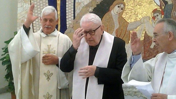 El Papa saludó al jesuita de 100 años
