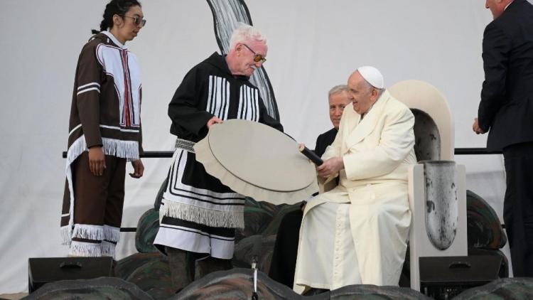 El Papa se despidió de Canadá con un mensaje a los jóvenes inuits