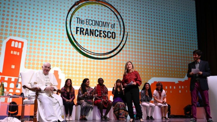 El Papa señala el camino para una economía inclusiva y solidaria