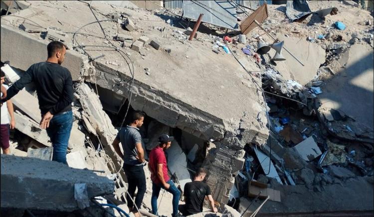El párroco de Gaza pide poner fin a los bombardeos sobre la población inocente