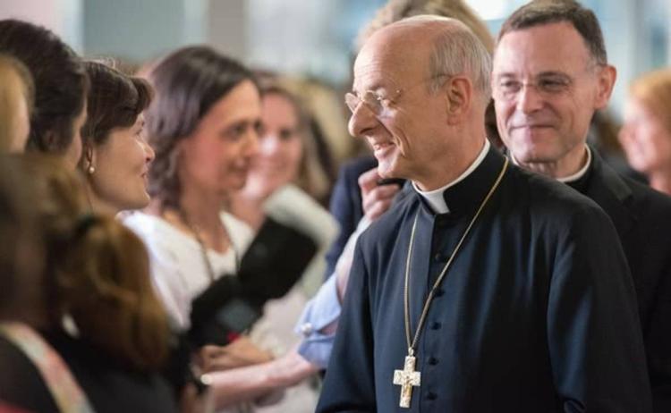 El prelado del Opus Dei puntualiza el nuevo encuadre de la Prelatura