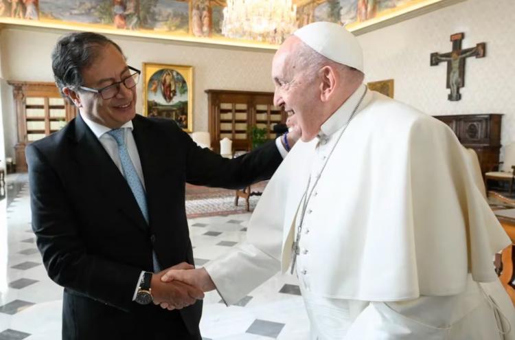 Petro propuso al Papa una ronda de negociaciones con el ELN en el Vaticano