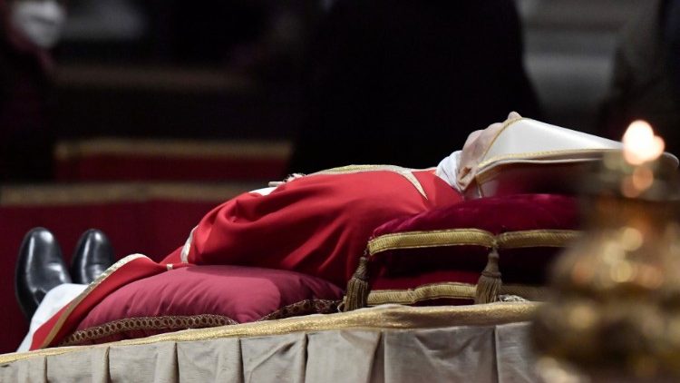 El Vaticano ultima los detalles del funeral de Benedicto XVI