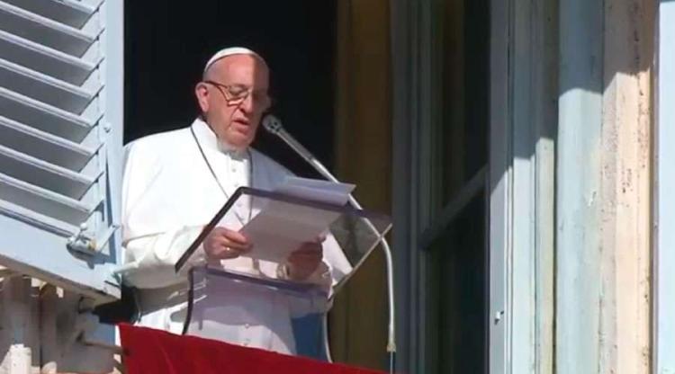 En el Ángelus, el Papa advierte que la codicia es "adictiva" y destruye a las personas