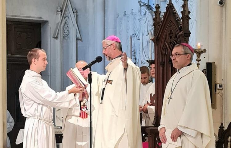 En la misa crismal, Mons. Scheinig pidió: 'Señor enséñanos a rezar'