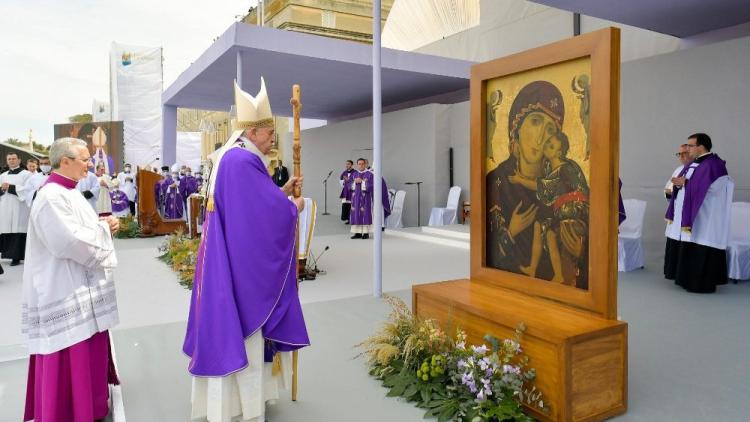 En Malta, Francisco pidió a la Virgen por la paz en Ucrania