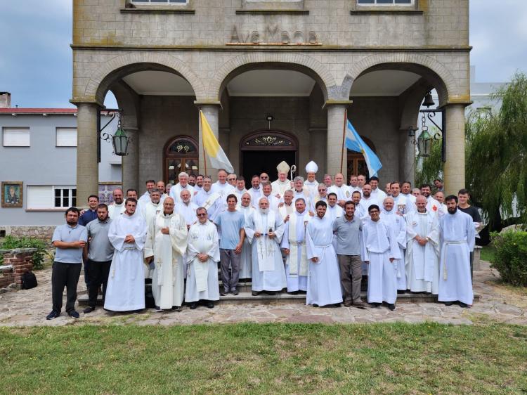 Encuentro del nuncio apostólico con el clero marplatense en el paraje La Eufemia