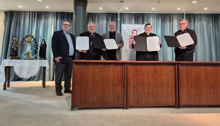 Episcopado: Mons. Colombo firmó la declaración interreligiosa que se llevará a Roma