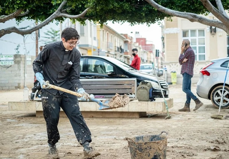 España: premian a los curas de la DANA por su atención a los damnificados